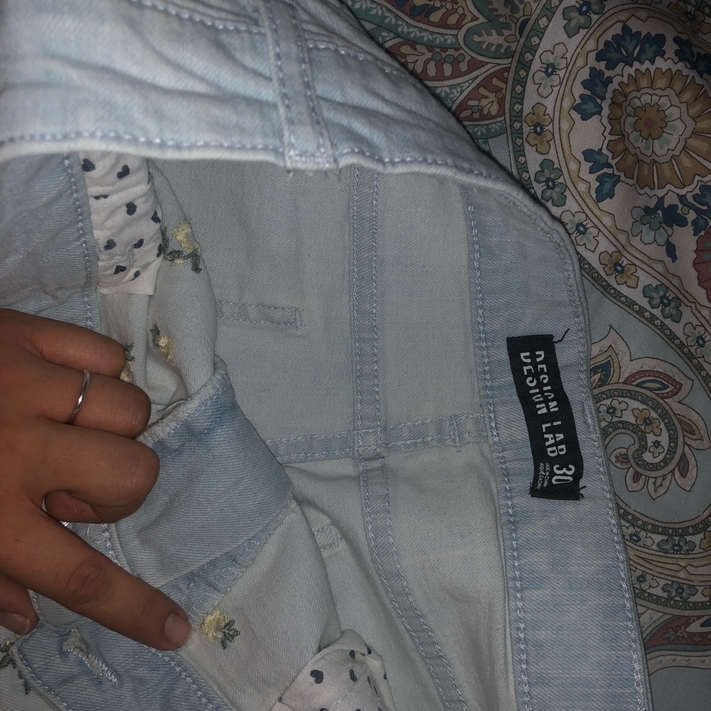 Designlab Flower Denim Shorts - Picture 3 of 3
